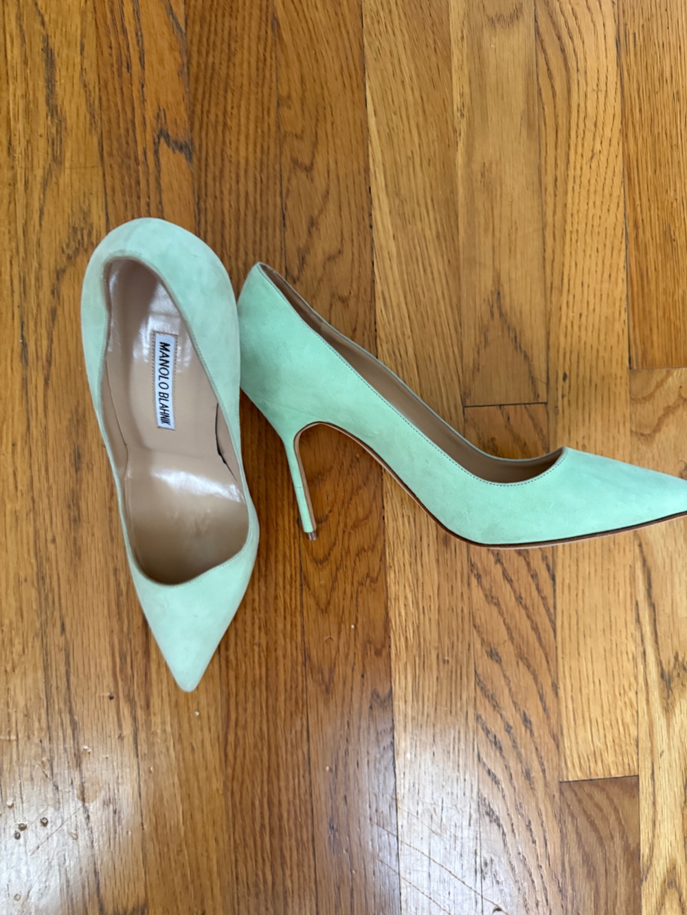 Manolo Blahnik Light Mint Green Suede Pointed-Toe Pumps - Picture 2 of 9